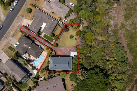 Photo of property in 13 Tarahanga Street, Northcote, Auckland, 0627