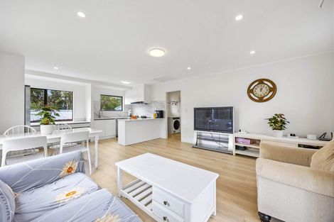 Photo of property in 2/10 Ennis Avenue, Pakuranga Heights, Auckland, 2010