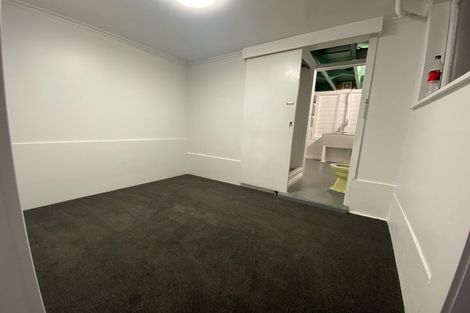 Photo of property in 43 Onewa Road, Northcote, Auckland, 0627