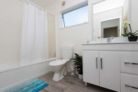 Photo of property in 2/36 Rimu Street, New Lynn, Auckland, 0600