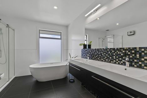 Photo of property in 15 Silverwood Lane, Kawarau Falls, Queenstown, 9300