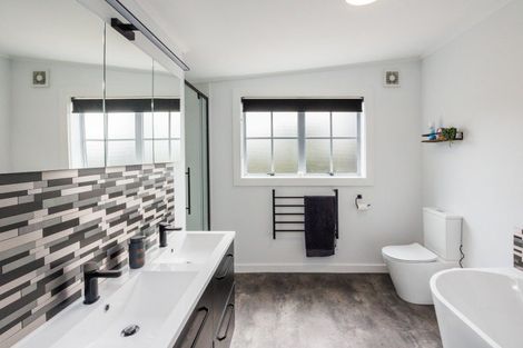 Photo of property in 5 Daniell Street, Bulls, 4818