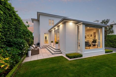 Photo of property in 2/24 Thornycroft Street, Fendalton, Christchurch, 8052