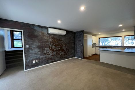 Photo of property in 4 Oystergrove Road, West Harbour, Auckland, 0618