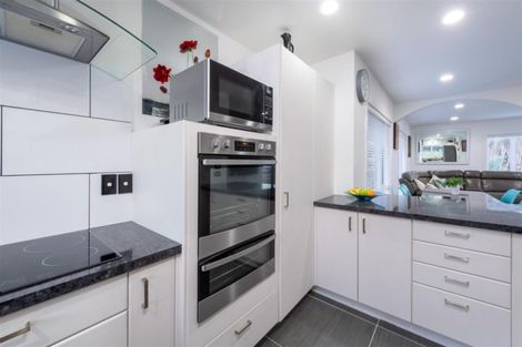 Photo of property in 2/29 Orchard Road, Browns Bay, Auckland, 0630