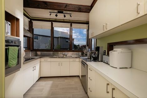 Photo of property in 15 Fairlea Road, Te Atatu South, Auckland, 0610