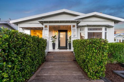 Photo of property in 12 Birkley Road, Bayswater, Auckland, 0622