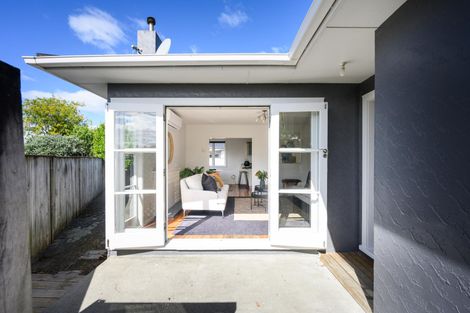 Photo of property in 12 Conway Place, Terrace End, Palmerston North, 4410