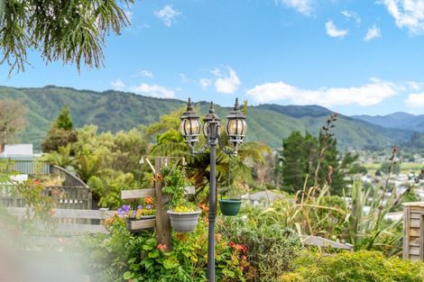 Photo of property in 17 Seymour Grove, Kingsley Heights, Upper Hutt, 5018