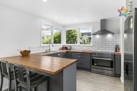 Photo of property in 9 Cedar Street, Maungaraki, Lower Hutt, 5010