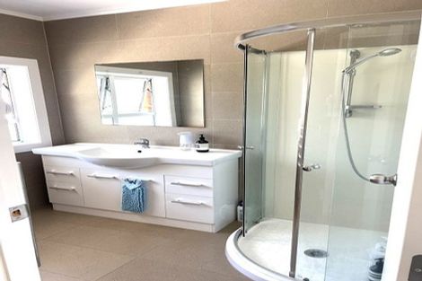 Photo of property in 19 James Evans Drive, Northcote, Auckland, 0627