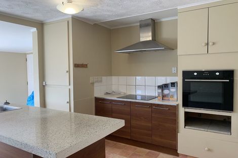 Photo of property in 3 Nile Road, Kelston, Auckland, 0602