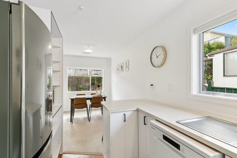 Photo of property in 21 Mexted Terrace, Tawa, Wellington, 5028