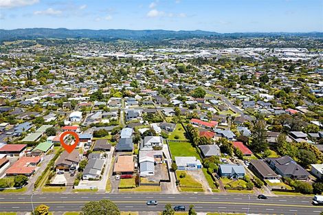 Photo of property in 4184 Great North Road, Glendene, Auckland, 0602