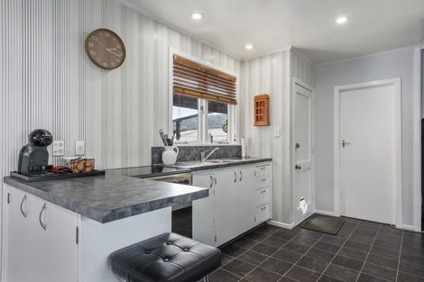 Photo of property in 41 Totara Park Road, Clouston Park, Upper Hutt, 5018