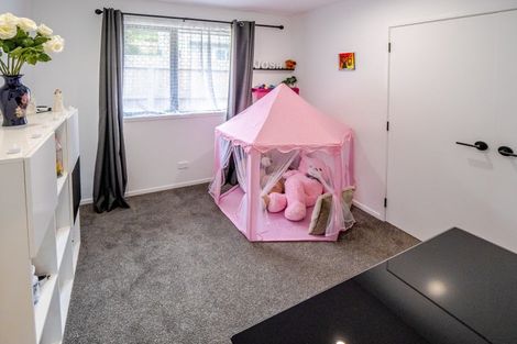 Photo of property in 6b Clerke Place, Marfell, New Plymouth, 4310