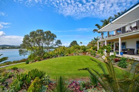 Photo of property in 42 Pohutukawa Avenue, Red Beach, 0932