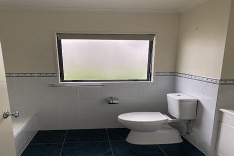 Photo of property in 40 Sunvista Avenue, Oteha, Auckland, 0632