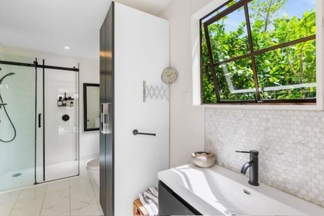 Photo of property in 261 Te Moana Road, Waikanae, 5036