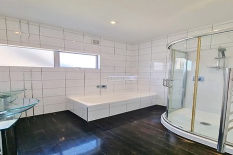 Photo of property in 92 Browns Bay Road, Rothesay Bay, Auckland, 0630