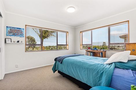 Photo of property in 8 Pounamu Place, Shelly Park, Auckland, 2014