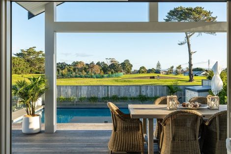 Photo of property in 114 Oceanbeach Road, Mount Maunganui, 3116