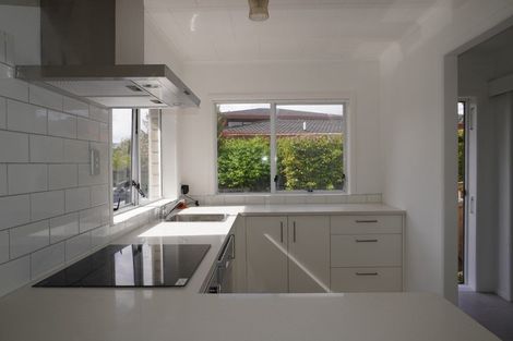 Photo of property in 27 Lyons Avenue, Murrays Bay, Auckland, 0630