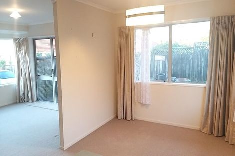 Photo of property in 2/18 Carriage Close, Northpark, Auckland, 2013