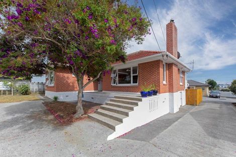 Photo of property in 35 Sturges Road, Henderson, Auckland, 0612