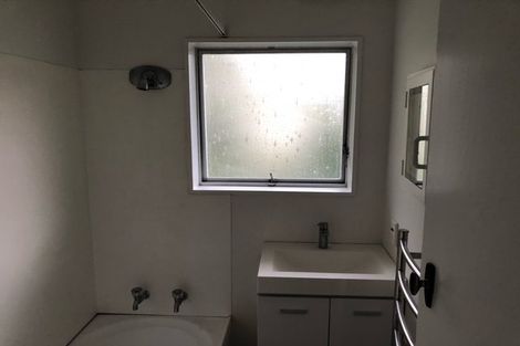 Photo of property in 2/95 Archers Road, Hillcrest, Auckland, 0629