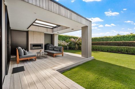 Photo of property in 15 Wrybill Way, Point Wells, 0986