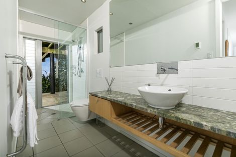 Photo of property in 15 Ngatira Road, Muriwai, Waimauku, 0881