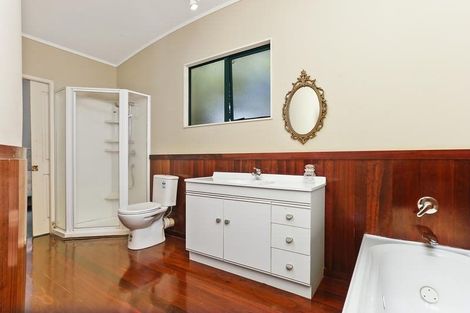 Photo of property in 112 Mountain Road, Henderson Valley, Auckland, 0612