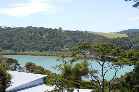 Photo of property in 14 Waterview Place, Haruru, 0204