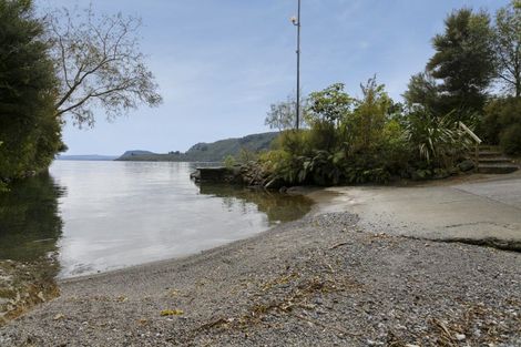 Photo of property in 49 Whakamoenga Point, Acacia Bay, Taupo, 3385