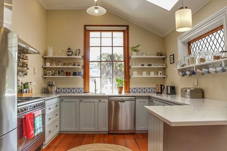 Photo of property in 5 Corry Avenue, Bluff Hill, Napier, 4110