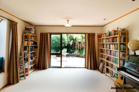 Photo of property in 8 Caccia Birch Lane, Hokowhitu, Palmerston North, 4410