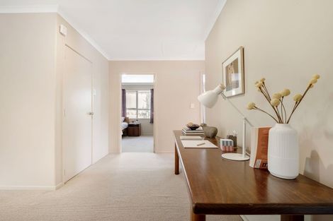 Photo of property in 8 Libra Place, Kawaha Point, Rotorua, 3010