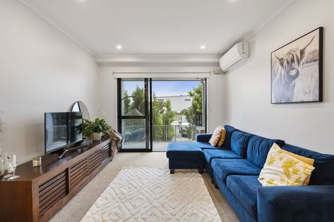 Photo of property in 2/3 Genevieve Lane, Hobsonville, Auckland, 0616