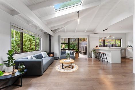 Photo of property in 3/57 Pupuke Road, Birkenhead, Auckland, 0627