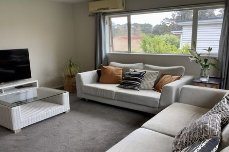 Photo of property in 5 Bishop Street, Green Bay, Auckland, 0604