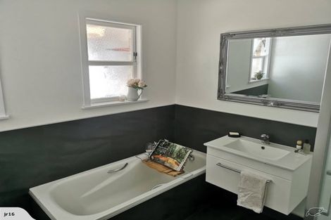 Photo of property in 596 Maunganui Road, Mount Maunganui, 3116