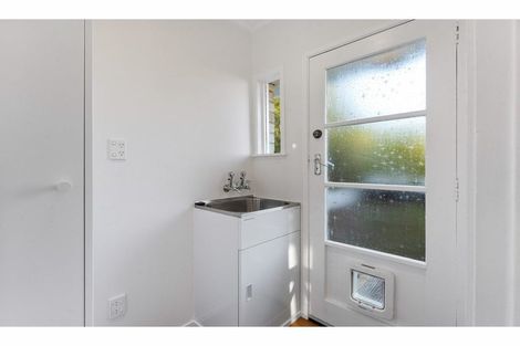 Photo of property in 2/13 Jonathan Place, Sunnynook, Auckland, 0620