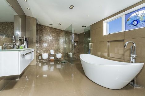 Photo of property in 1/2 Holiday Road, Milford, Auckland, 0620