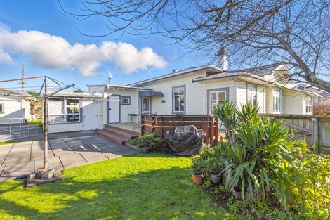 Photo of property in 2 Weraroa Road, Levin, 5510