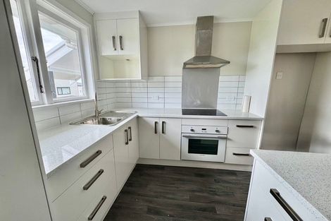 Photo of property in 15 Christmas Road, Manurewa, Auckland, 2102