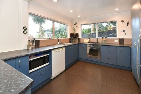 Photo of property in 43 Pohutukawa Avenue, Red Beach, 0932