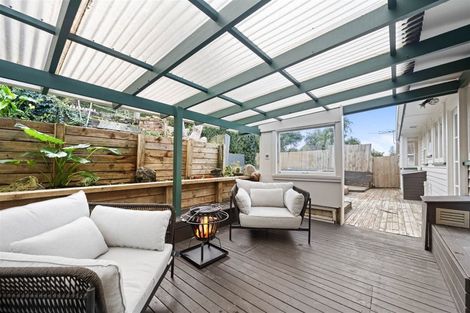 Photo of property in 14 Sovereign Place, Glenfield, Auckland, 0629