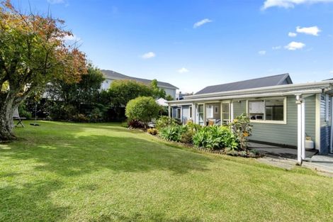 Photo of property in 1/27 Kiteroa Terrace, Rothesay Bay, Auckland, 0630