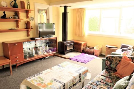 Photo of property in 16 Punga Street, Tangimoana, 4822